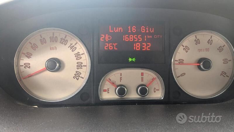 Usata Lancia Musa 95 CV (69 kW) 2007 Oro Monovolume