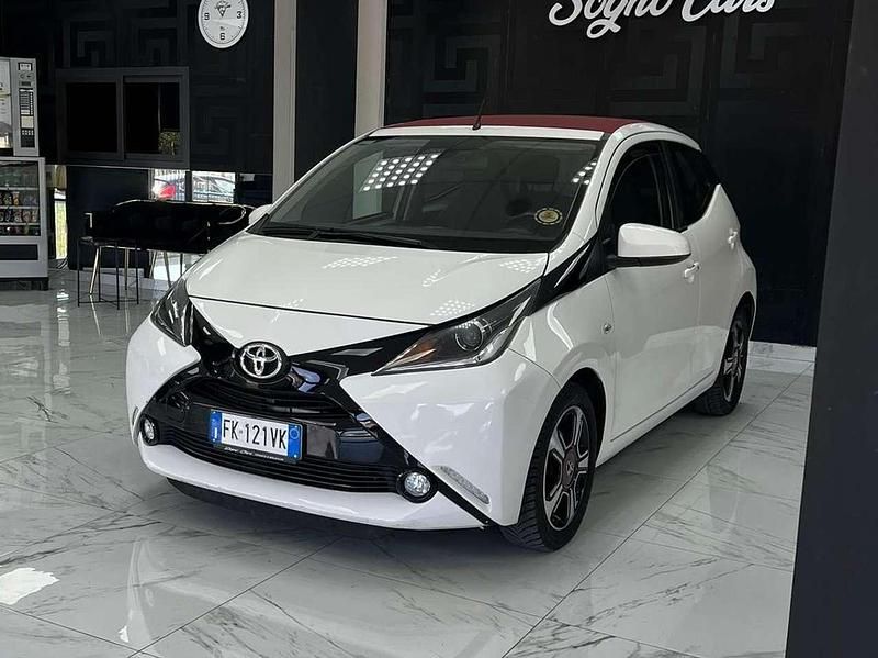 Usata Toyota Aygo X-play 69 CV (50 kW) 2017 Bianco Utilitaria