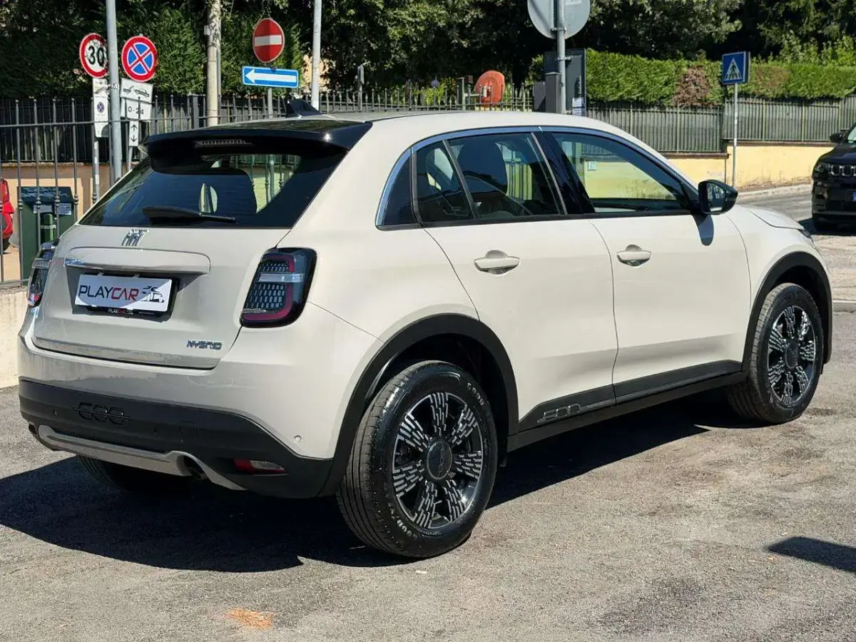 Usata Fiat 600 110 CV (80 kW) 2025 Beige SUV