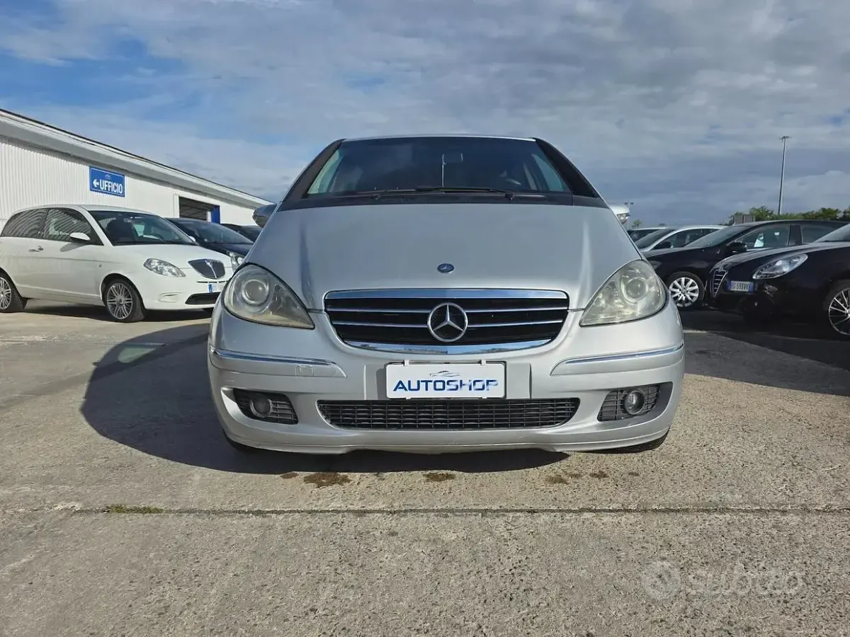 Usata Mercedes A180 Avantgarde 109 CV (80 kW) 2007 Grigio Berlina