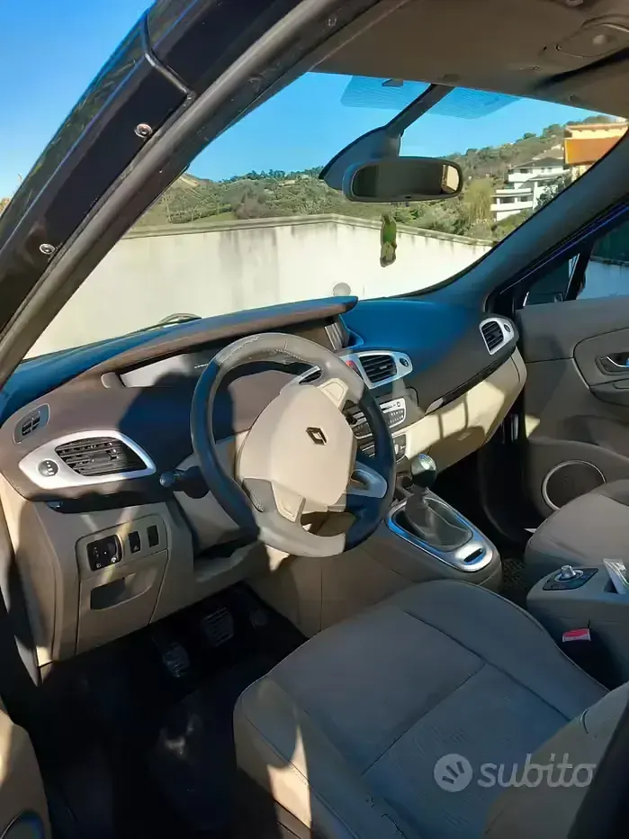 Usata Renault Scenic E-Tech 110 CV (80 kW) 2011 Blu Monovolume