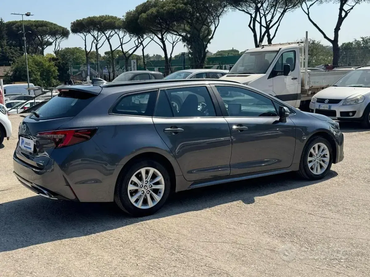 Usata Toyota Corolla Hybrid Active 140 CV (102 kW) 2023 Grigio Station wagon
