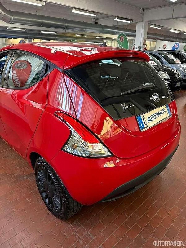 Usata Lancia Ypsilon Silver 69 CV (50 kW) 2020 Rosso Utilitaria