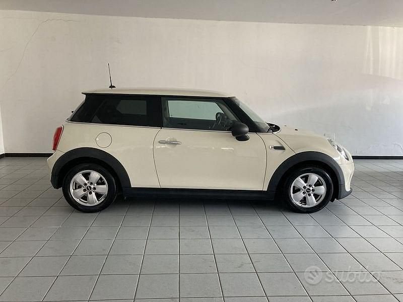 Usata Mini ONE 101 CV (74 kW) 2017 Bianco Utilitaria