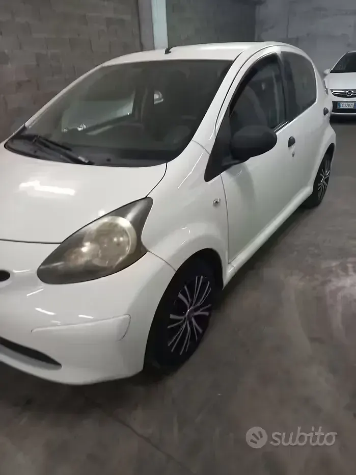 Usata Toyota Aygo Connect Style 68 CV (50 kW) 2012 Bianco Utilitaria