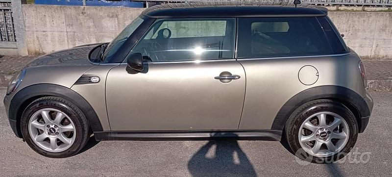 Usata Mini Cooper D 109 CV (80 kW) 2008 Marrone Utilitaria