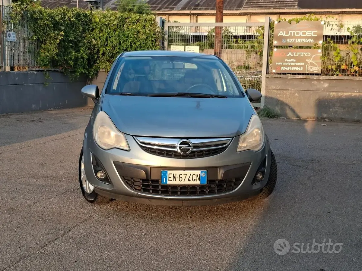 Usata Opel Corsa Sport 75 CV (55 kW) 2012 Marrone Utilitaria