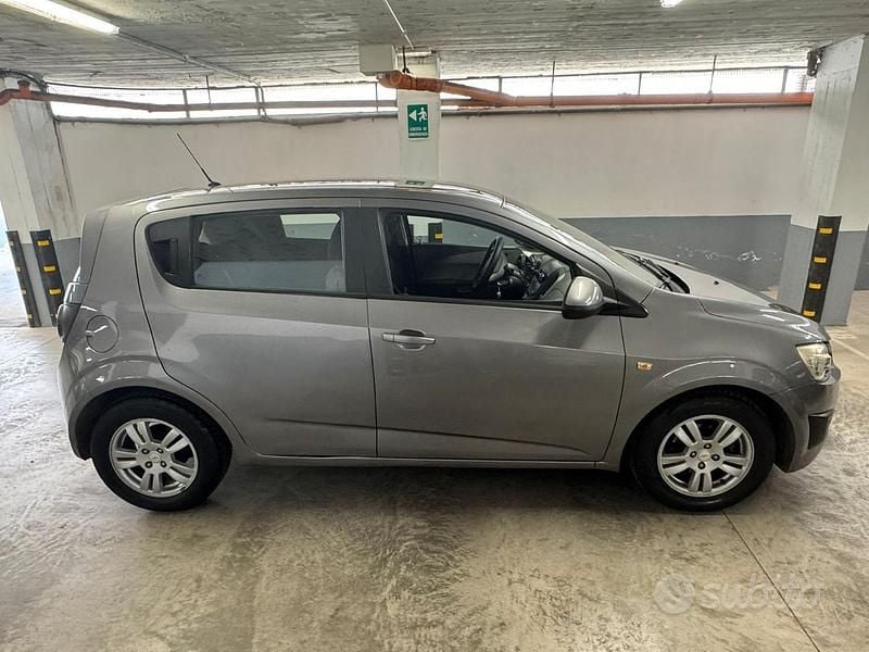 Usata Chevrolet Aveo 86 CV (63 kW) 2011 Grigio Berlina