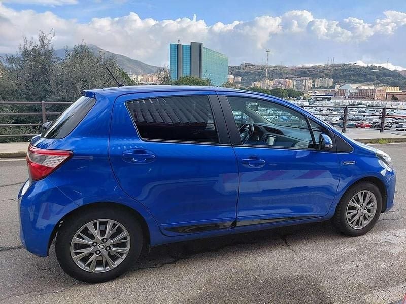Usata Toyota Yaris Hybrid Style 73 CV (53 kW) 2017 Berlina