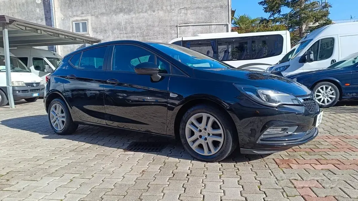 Usata Opel Astra Business 110 CV (80 kW) 2019 Nero Berlina