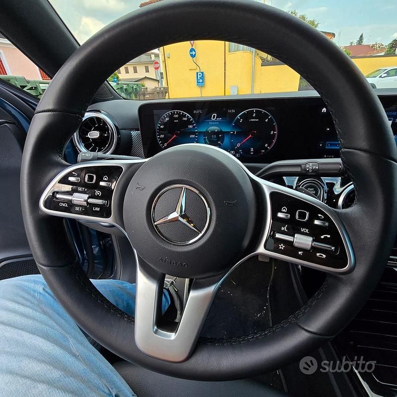Usata Mercedes A180 116 CV (85 kW) 2021 Blu Berlina