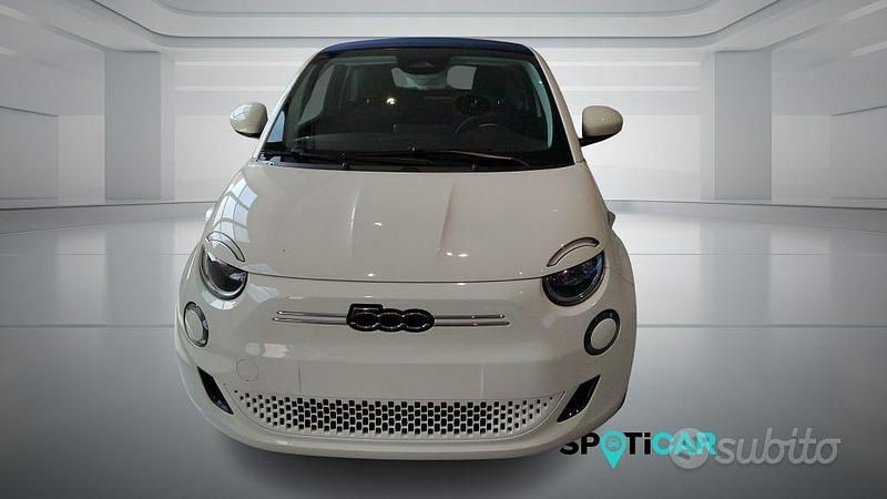 Usata Fiat 500e 86 kW (118 CV) 2024 Bianco Cabrio