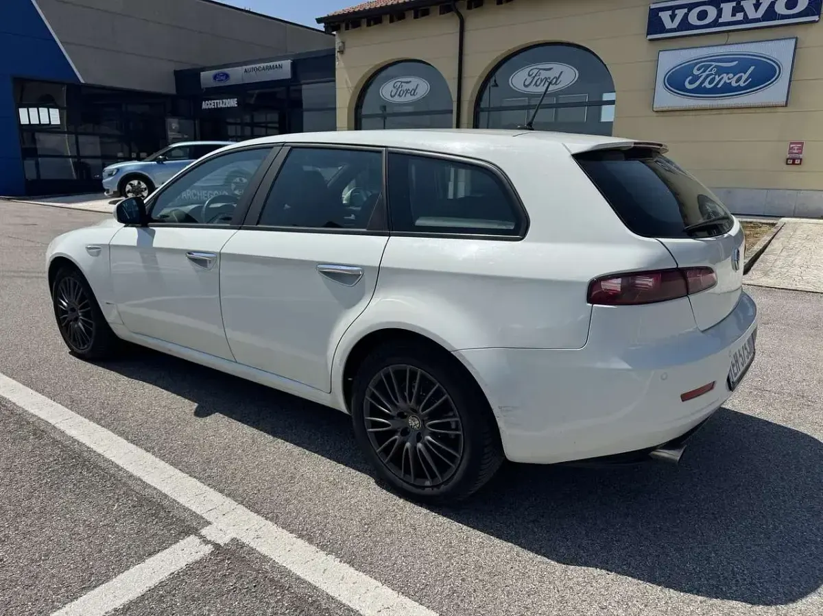 Usata Alfa Romeo 159 Distinctive 170 CV (125 kW) 2011 Bianco Station wagon