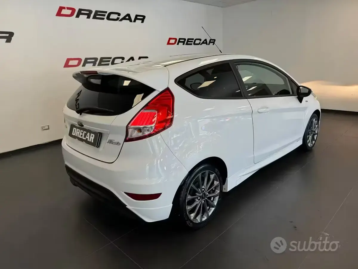 Usata Ford Fiesta ST-Line 101 CV (74 kW) 2017 Bianco Utilitaria