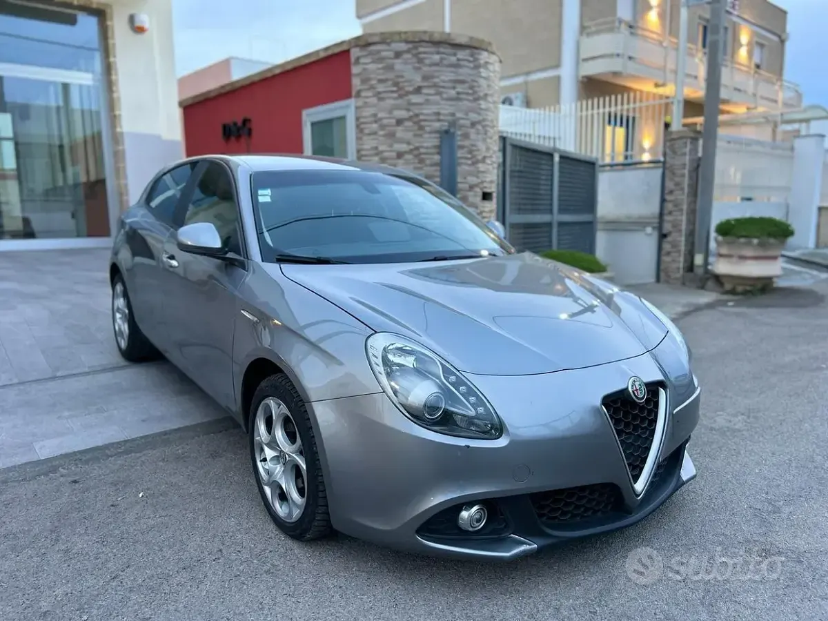 Usata Alfa Romeo Giulietta Super 120 CV (88 kW) 2017 Grigio Utilitaria