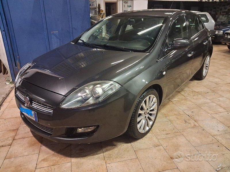 Grigio Usata 2012 Fiat Bravo Dynamic Due volumi | 2350 € (Ottimo prezzo) - Immagine 1/4