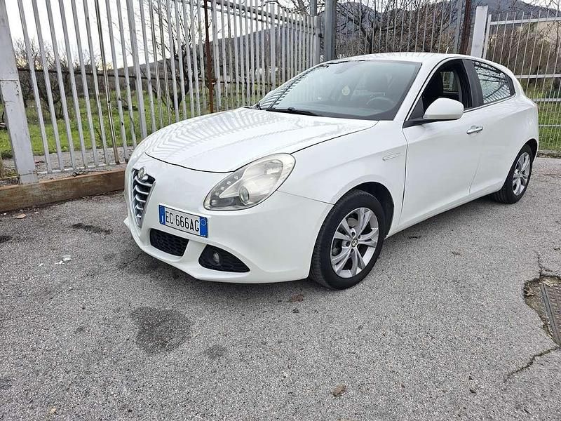 Usata Alfa Romeo Giulietta Distinctive 105 CV (77 kW) 2010 Bianco Berlina