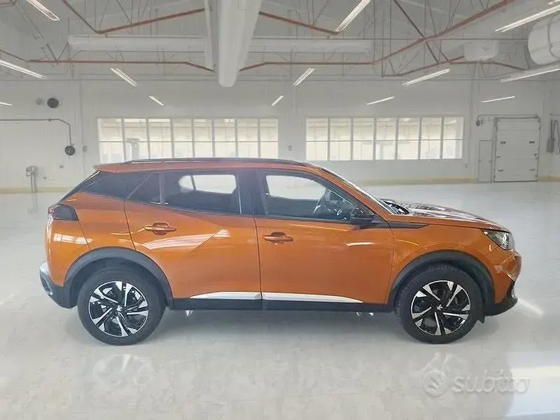 Usata Peugeot 2008 Allure 110 CV (80 kW) 2022 Arancione SUV