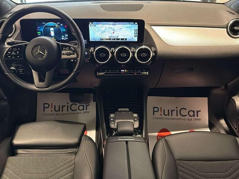 Begagnad Mercedes GLA250 218 HK (160 kW) 2022 Svart SUV