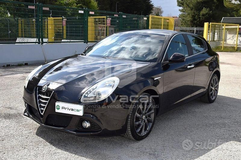Usata Alfa Romeo Giulietta Distinctive 120 CV (88 kW) 2016 Nero Utilitaria