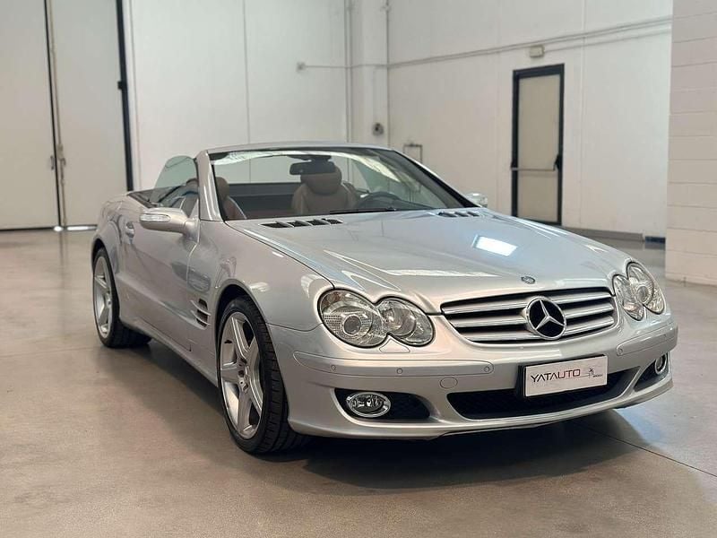 Usata Mercedes SL350 272 CV (200 kW) 2008 Argento Cabrio