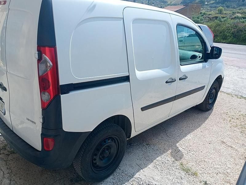 Usata Renault Kangoo 85 CV (62 kW) 2010 Bianco Monovolume
