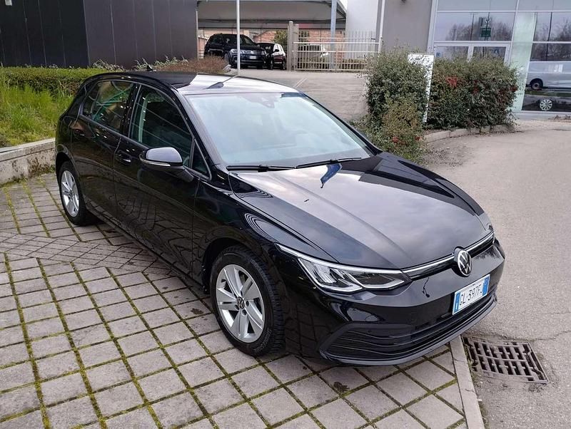 Usata VW Golf VIII Life 116 CV (85 kW) 2022 Nero Berlina