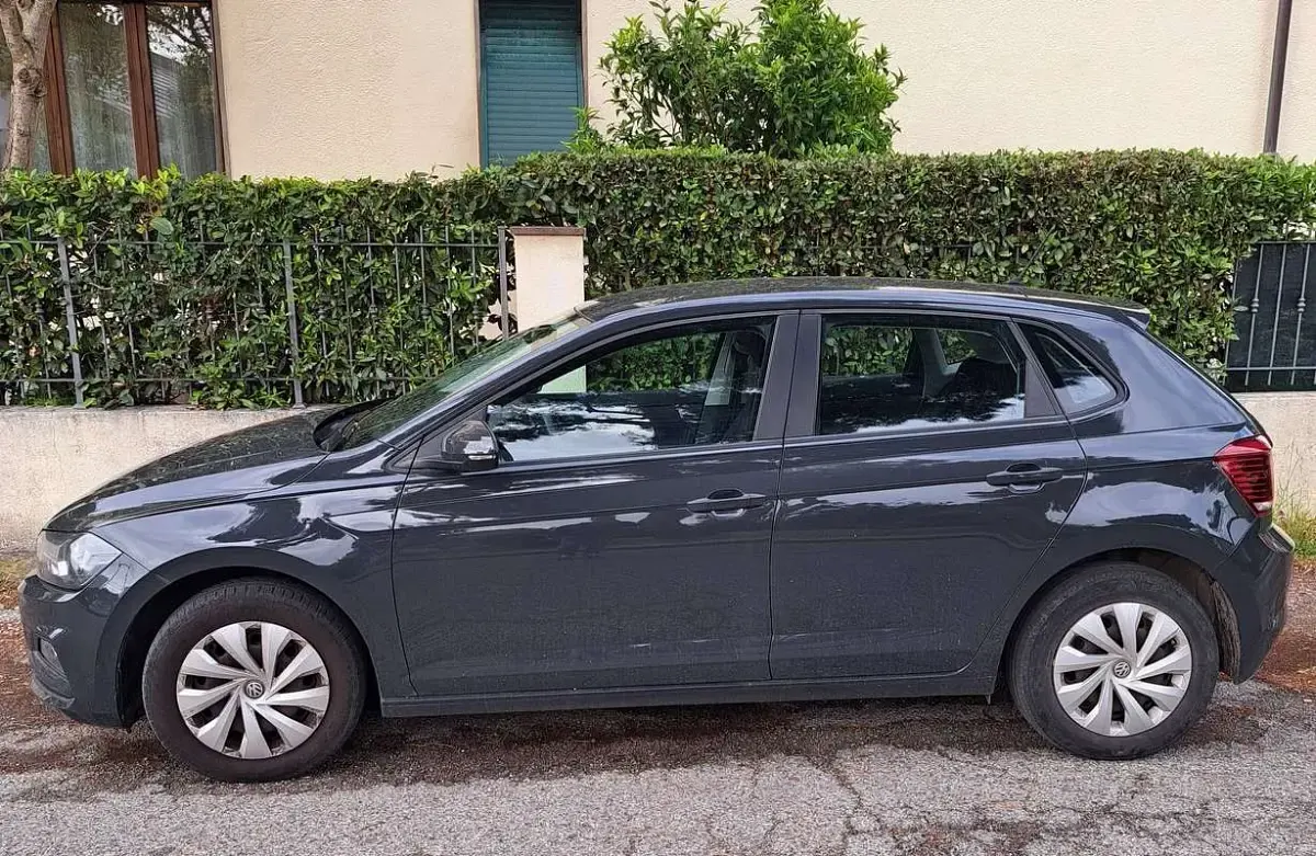 Usata VW Polo Trendline 90 CV (66 kW) 2019 Grigio Utilitaria