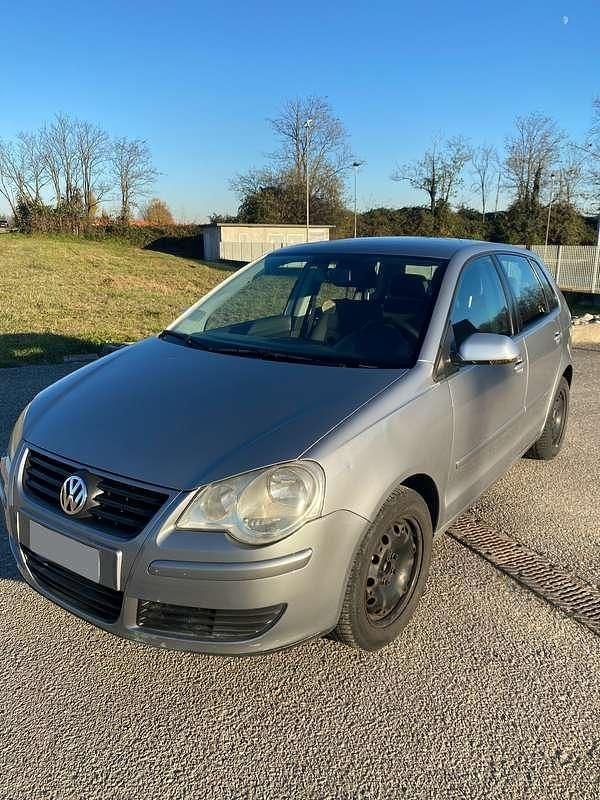 Usata VW Polo Trendline 69 CV (50 kW) 2009 Grigio Berlina