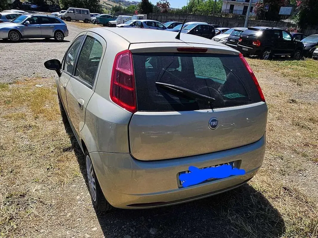 Usata Fiat Grande Punto 75 CV (55 kW) 2007 Oro Utilitaria