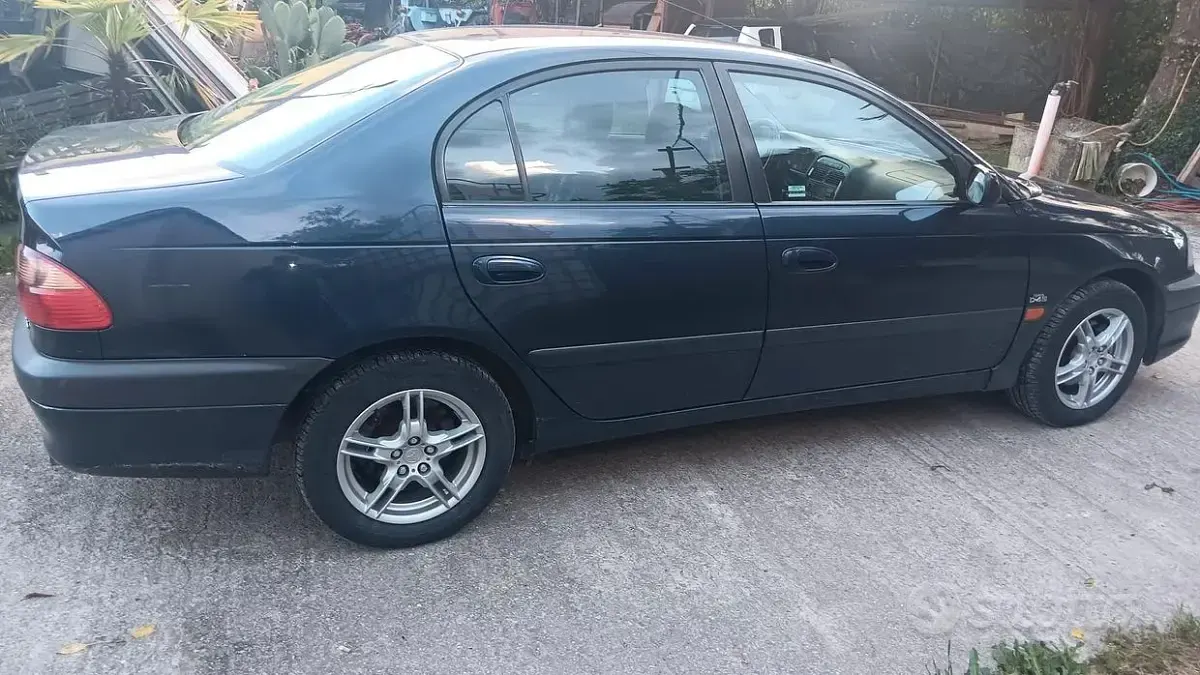 Usata Toyota Avensis 110 CV (80 kW) 2000 Blu Berlina
