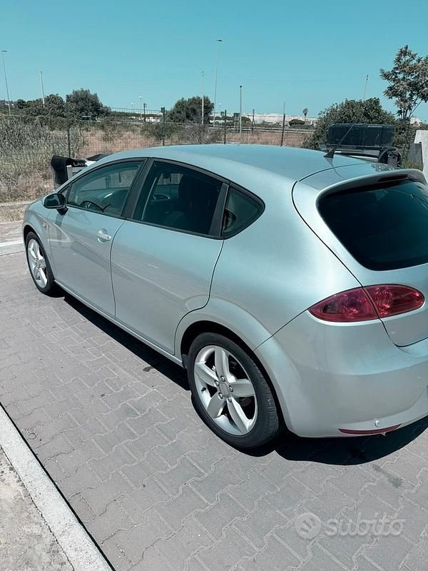Usata Seat Leon 105 CV (77 kW) 2008 Grigio Berlina