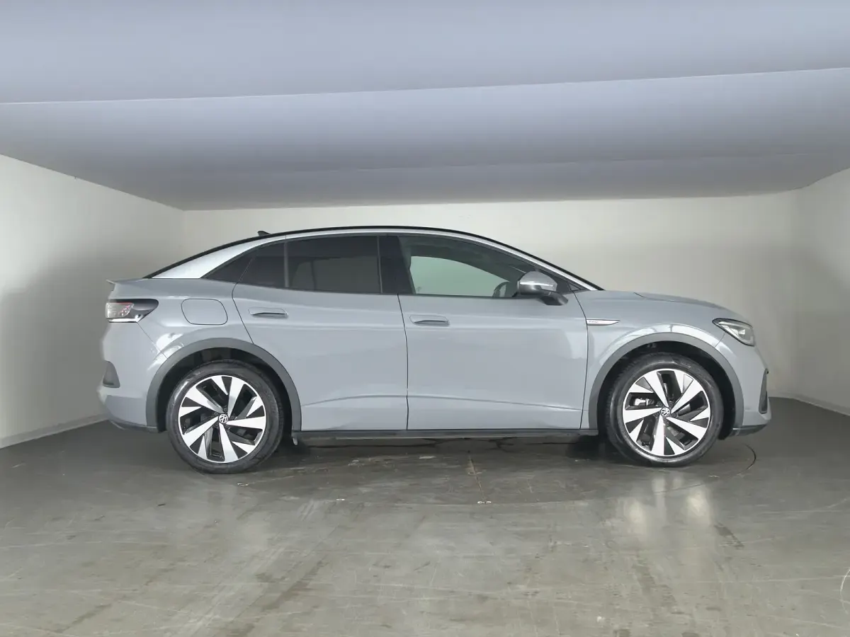 Usata VW ID.5 Pro Performance 150 kW (204 CV) 2023 Moonstone grey nero SUV