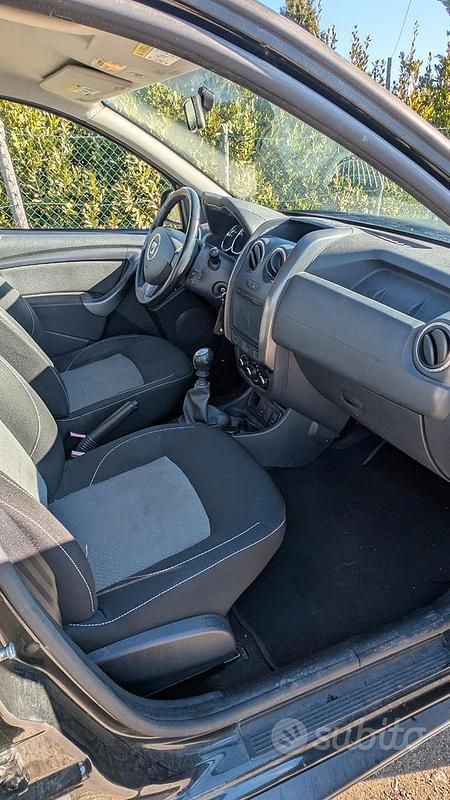 Usata Dacia Duster Lauréate 110 CV (80 kW) 2016 Nero SUV