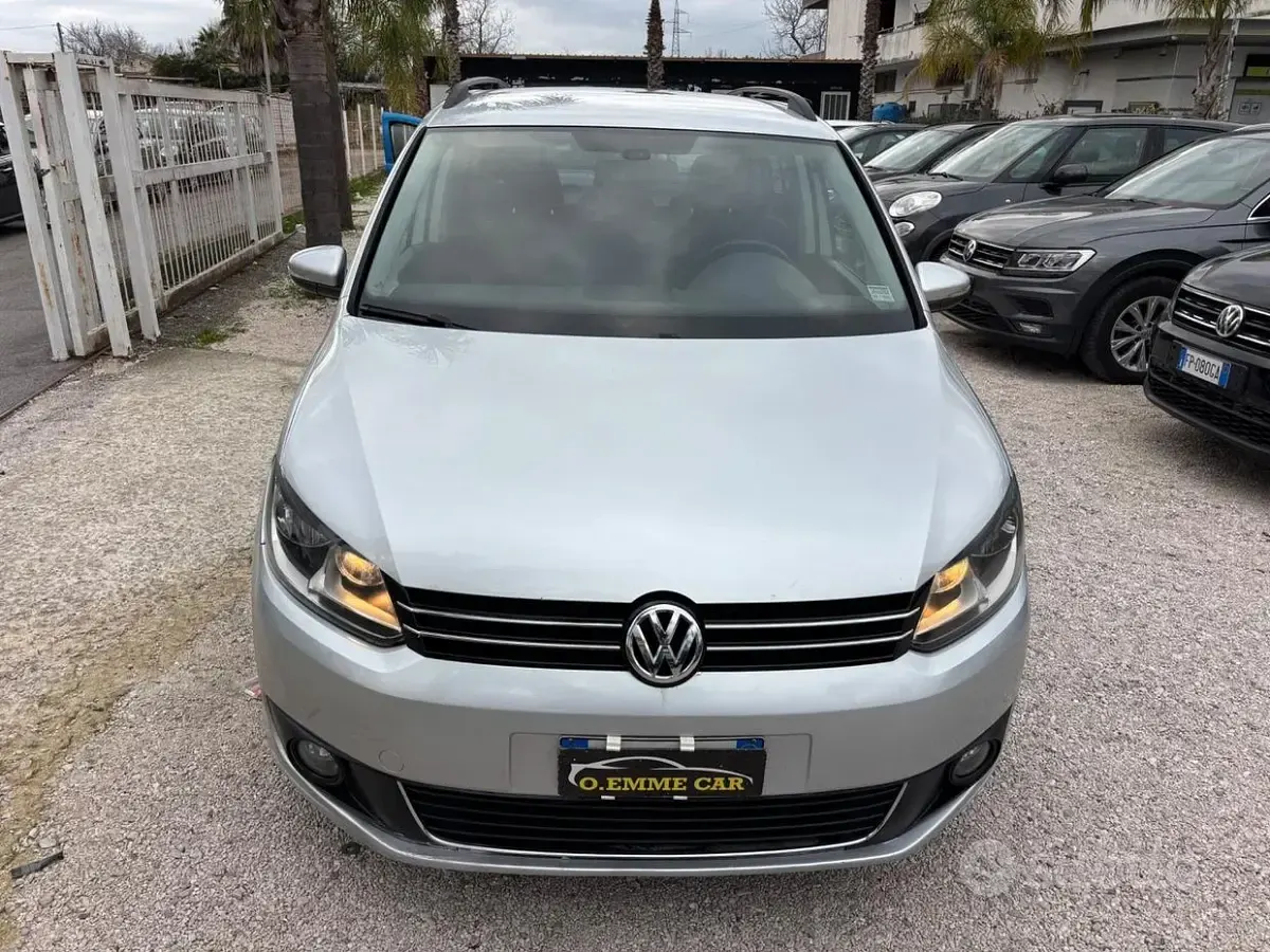 Usata VW Touran 105 CV (77 kW) 2012 Grigio Monovolume