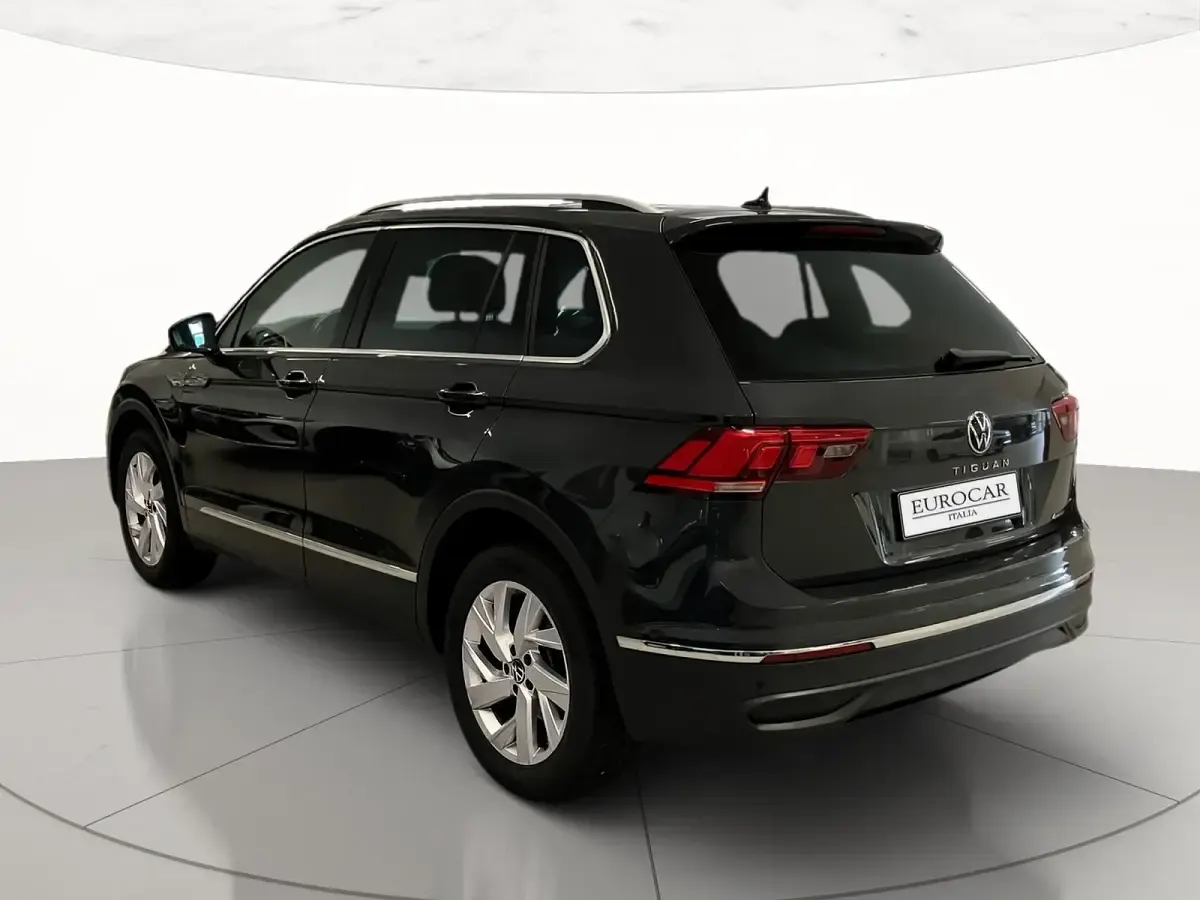 Gebraucht VW Tiguan Life 150 PS (110 kW) 2023 Grau SUV