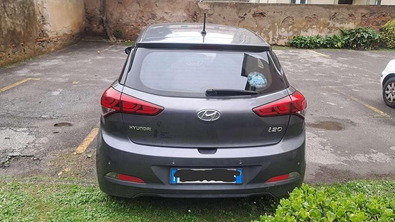 Usata Hyundai i20 Style 90 CV (66 kW) 2015 Grigio Utilitaria