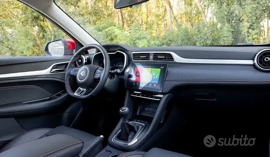 Usata MG ZS Luxury 111 CV (81 kW) 2024 Nero SUV