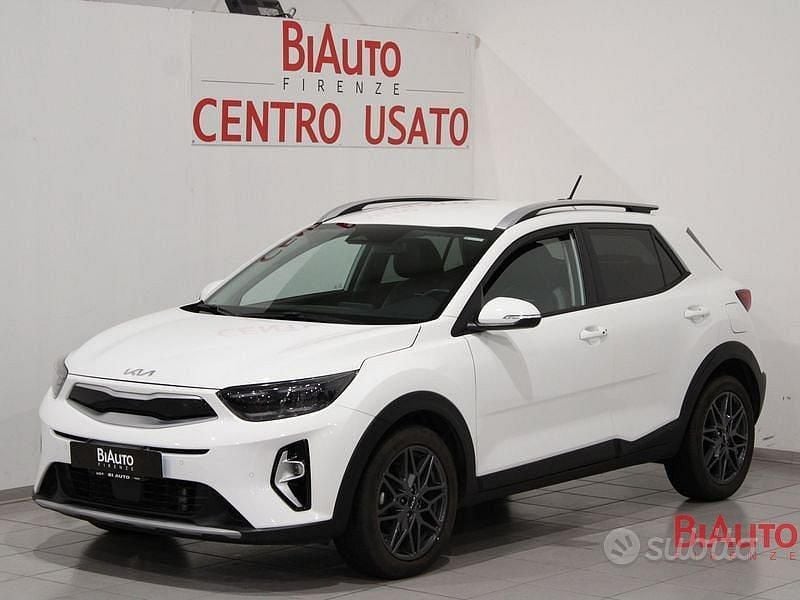 Usata Kia Stonic 100 CV (73 kW) 2024 Bianco SUV