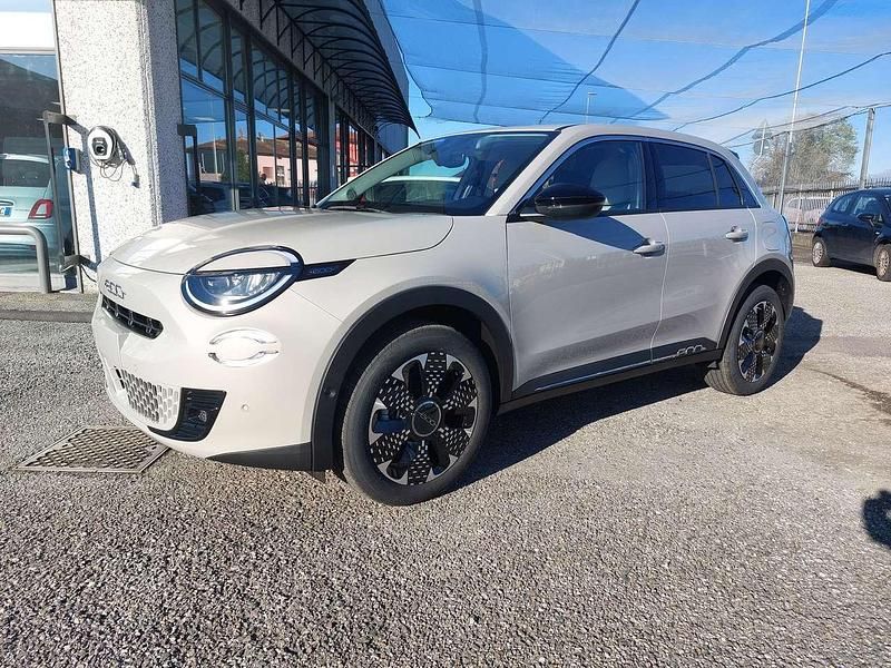 Beige Nuova 2025 Fiat 600 La Prima SUV | 27.000 € - Immagine 1/4