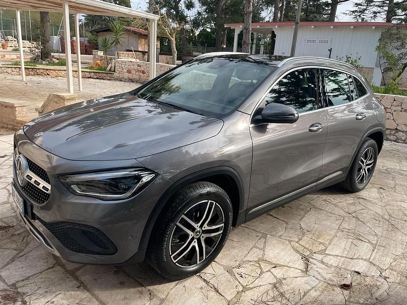 Grigio Usata 2023 Mercedes 200 SUV | 36.000 € (Buon prezzo) - Immagine 1/4