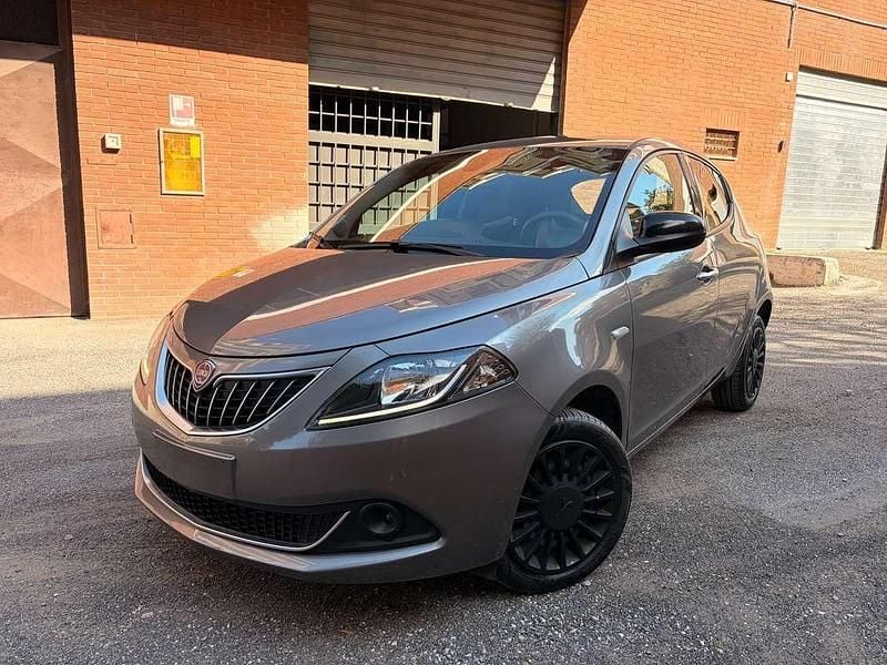 Usata Lancia Ypsilon 69 CV (50 kW) 2022 Grigio Utilitaria