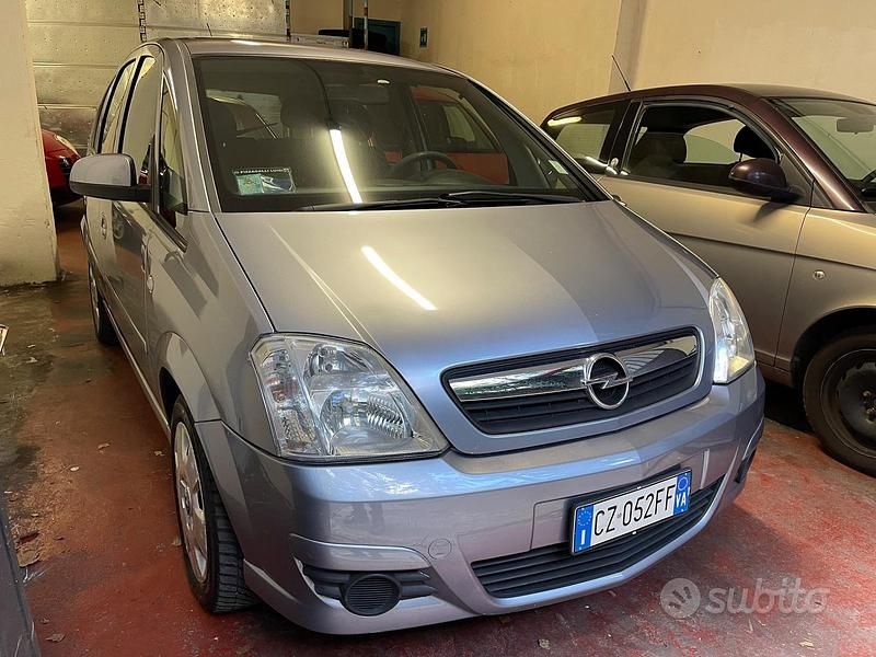 Usata Opel Meriva Cosmo 104 CV (76 kW) 2006 Grigio Monovolume