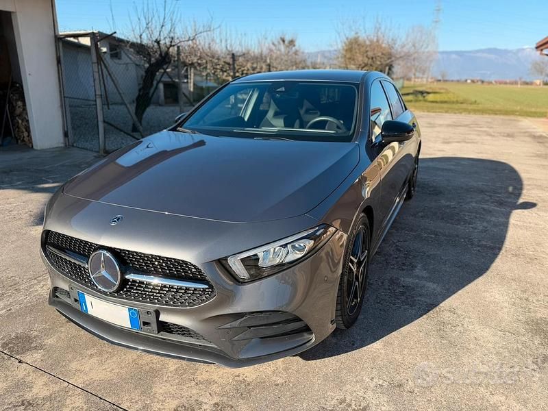 Usata Mercedes A180 Premium 116 CV (85 kW) 2019 Grigio Berlina