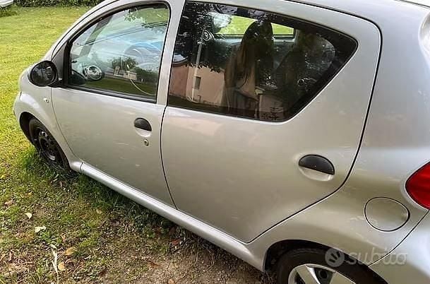 Usata Toyota Aygo 68 CV (50 kW) 2008 Grigio Utilitaria