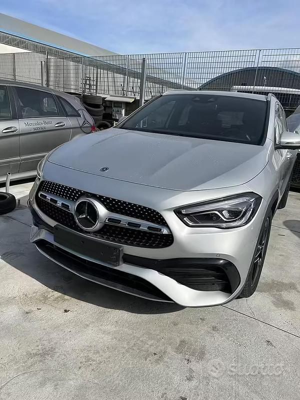 Usata Mercedes GLA200 Premium 150 CV (110 kW) 2020 Grigio SUV