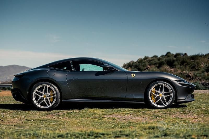 Usata Ferrari Roma 620 CV (456 kW) 2021 Grigio Coupé