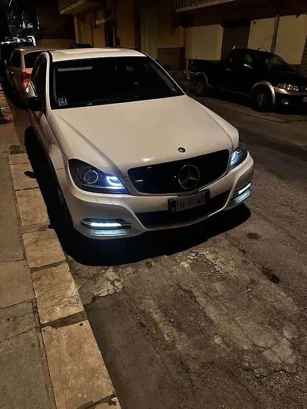 Usata Mercedes C200 Elegance 136 CV (100 kW) 2012 Bianco Berlina