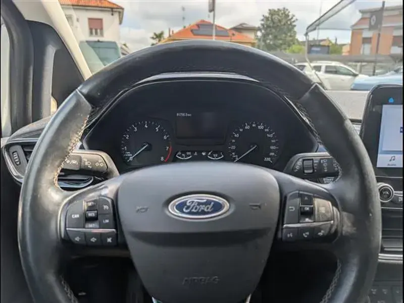 Gebraucht Ford Fiesta Active 100 PS (73 kW) 2019 Grau Kleinwagen