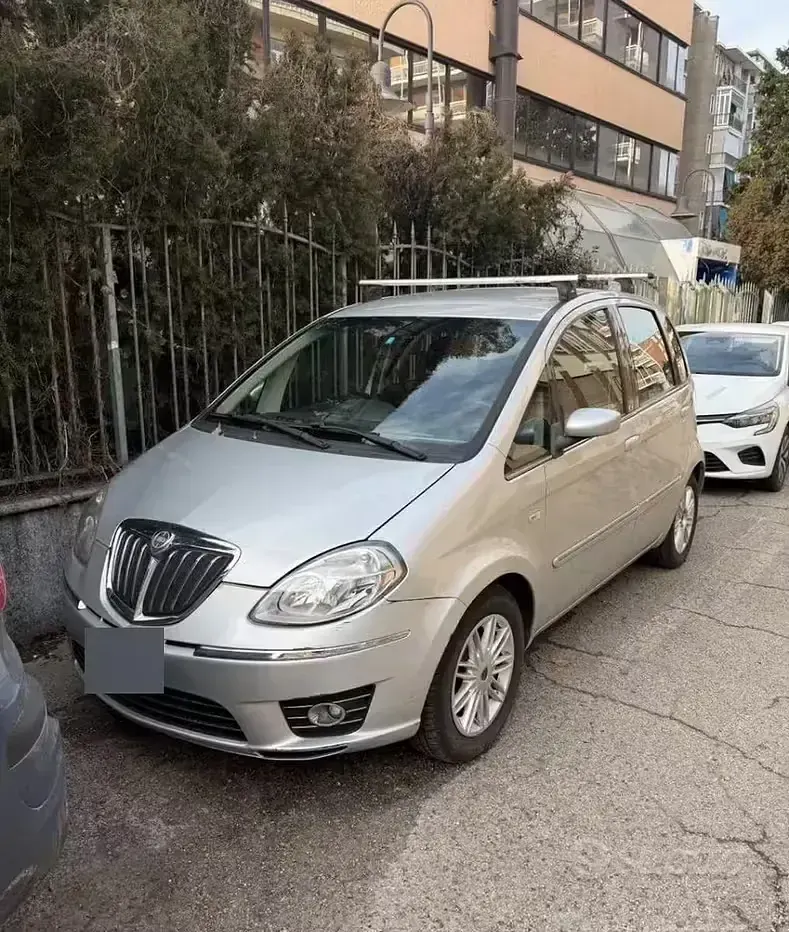 Usata Lancia Musa 95 CV (69 kW) 2010 Grigio Monovolume